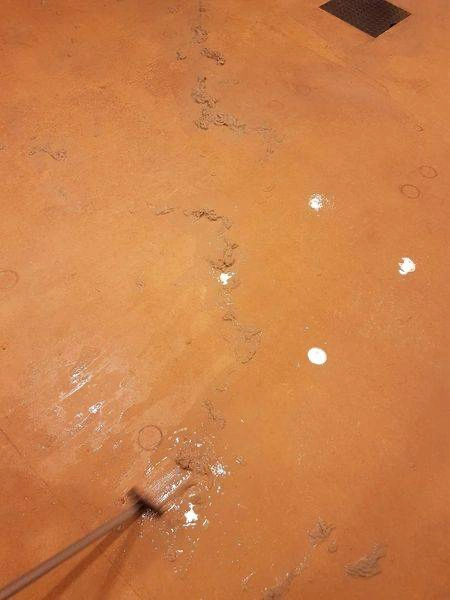 nettoyage après une inondation sur Sète